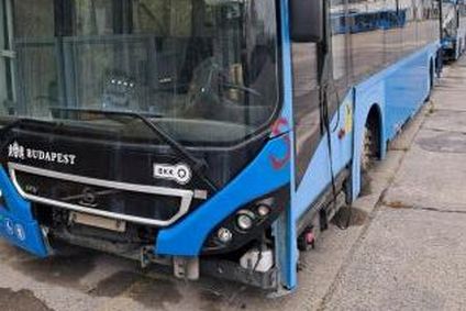 4 db Volvo autóbusz járműhulladék